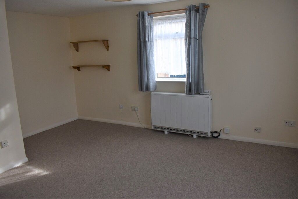 Property photo 2 of 5 Studio