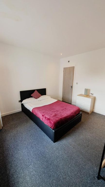 Property photo 1 of 7 Bedroom