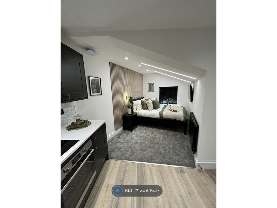 Property photo 3 of 12 Room 3