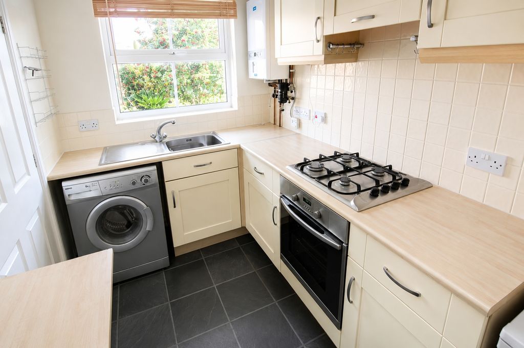Property photo 2 of 8 Kitchen