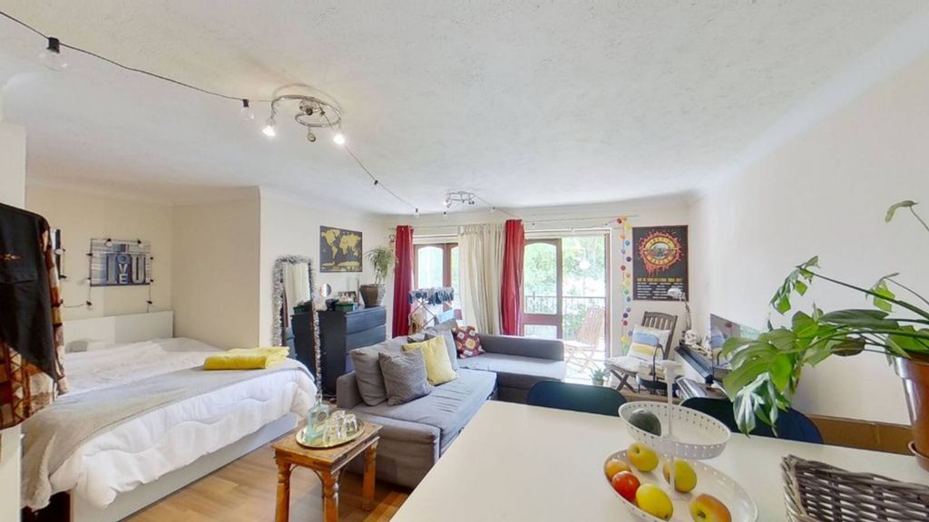 Property photo 2 of 8