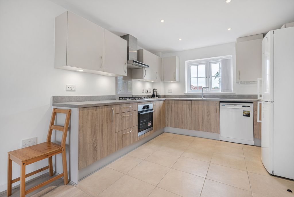Additional image 8 of 2 bed flat for saleFranklin Gardens, Didcot OX11