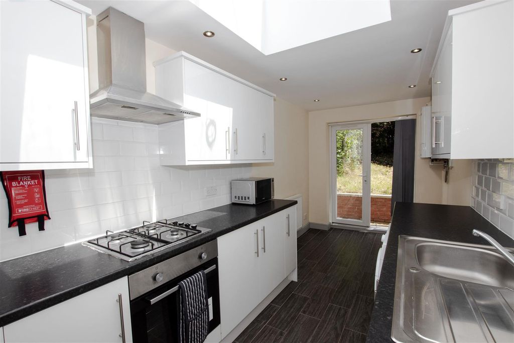 Property photo 2 of 11 Approach