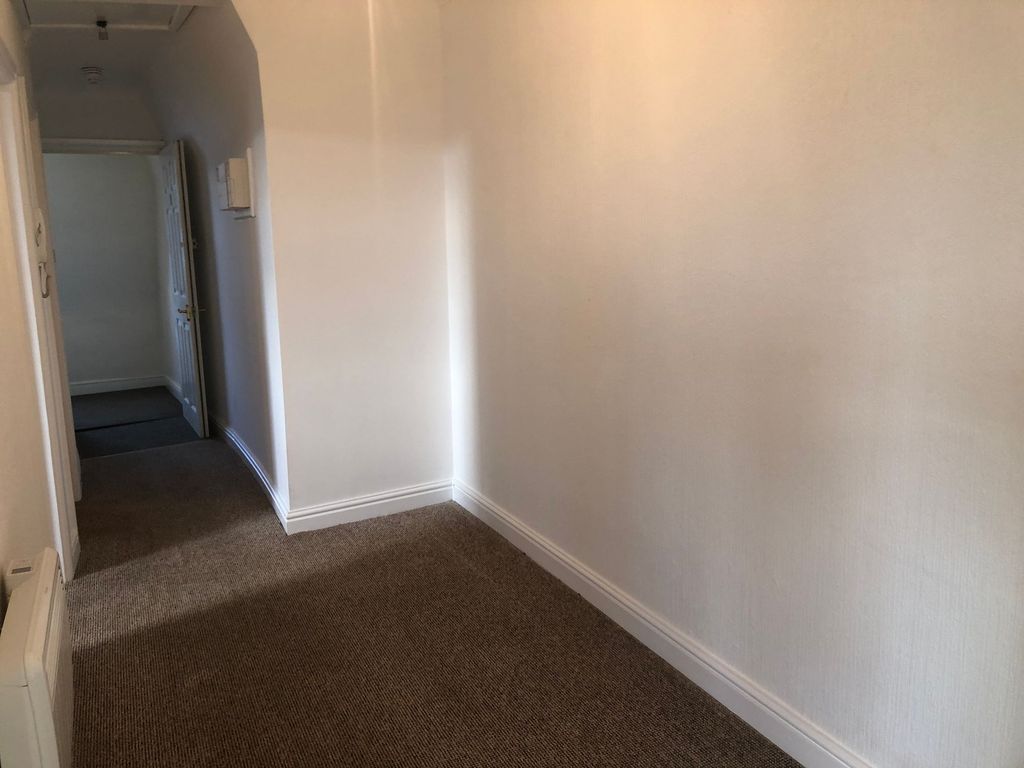 Property photo 2 of 6 Hallway