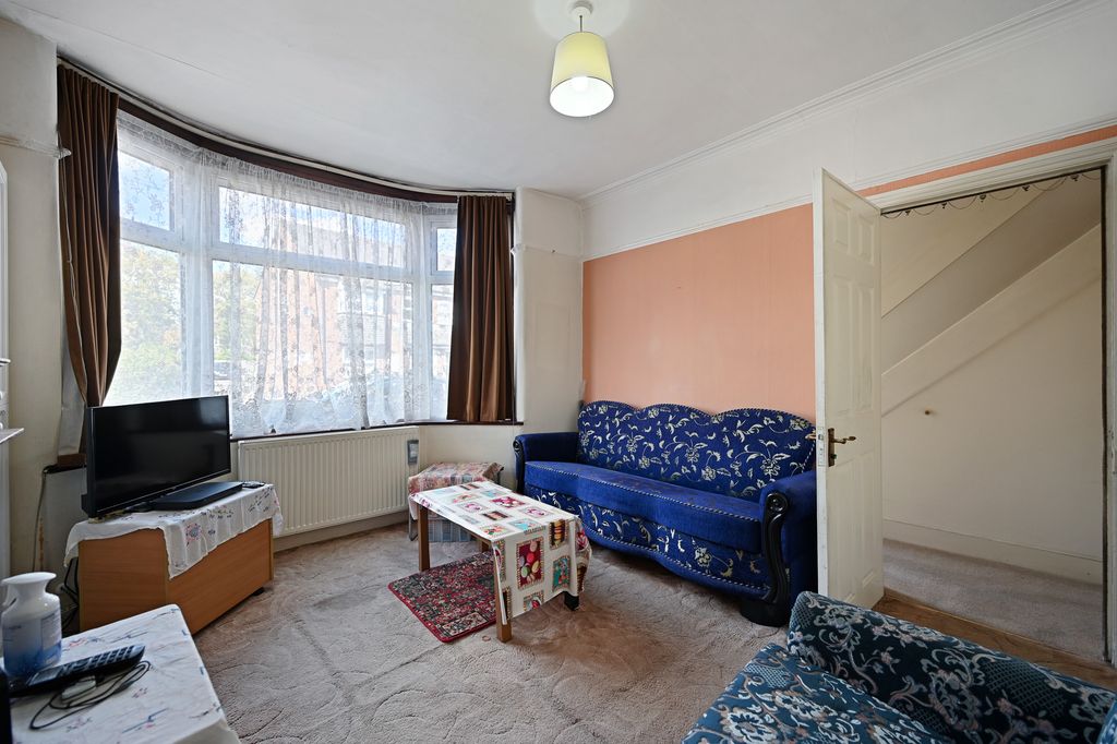 Property photo 3 of 11 11