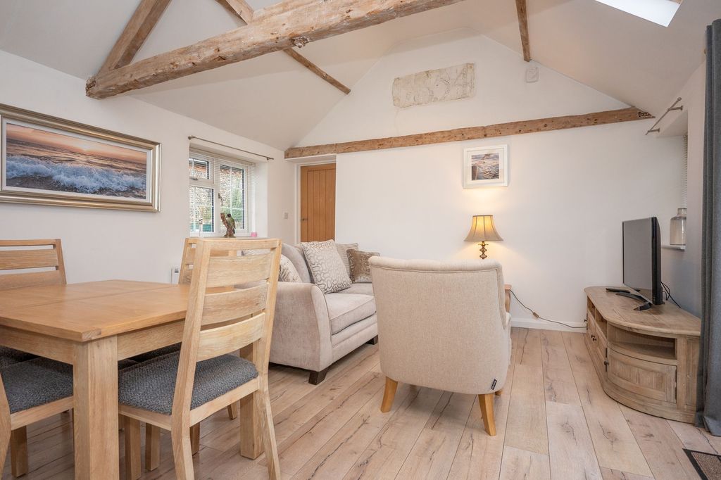 Property photo 2 of 31