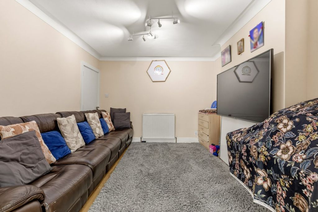 Property photo 2 of 22