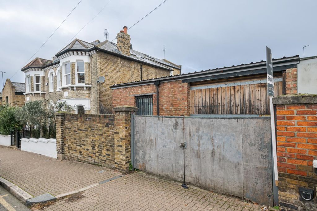 Property photo 2 of 5