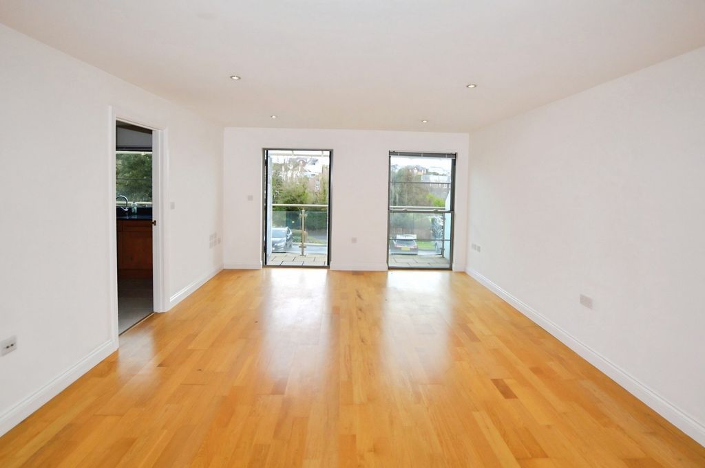 Property photo 3 of 9 Pbox-Img.Jpg