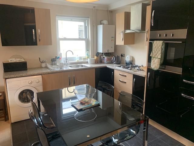 Property photo 2 of 7 Kitchen