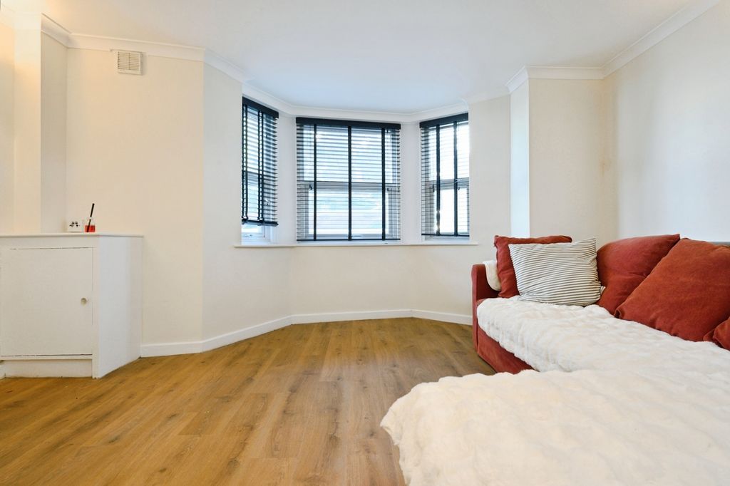 Property photo 2 of 20 Pbox-Img.Jpg