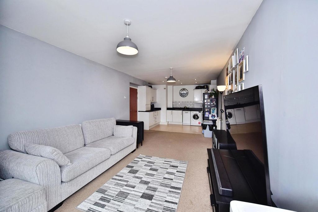 Property photo 1 of 11 Pbox-Img.Jpg