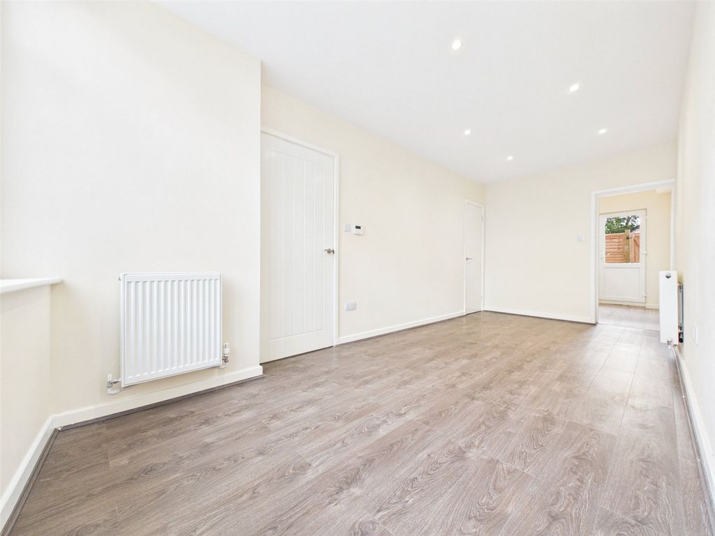 Property photo 3 of 9 Picture No. 02