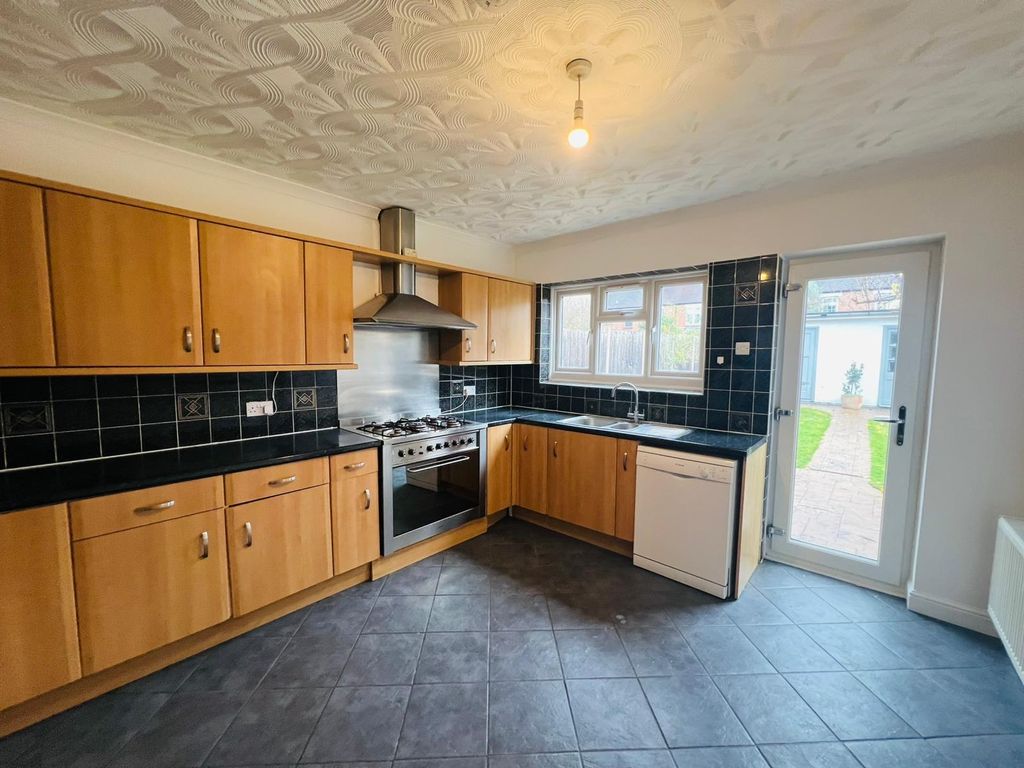 Property photo 3 of 16 Kitchen