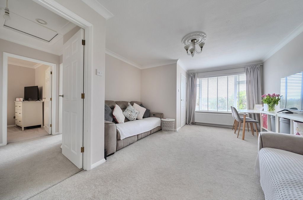 Property photo 3 of 14 1465745-19-6A0d9d...