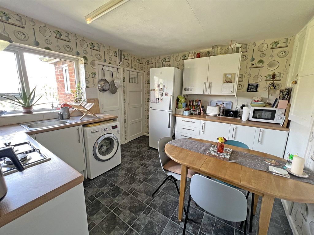 Property photo 3 of 12 Picture No. 10