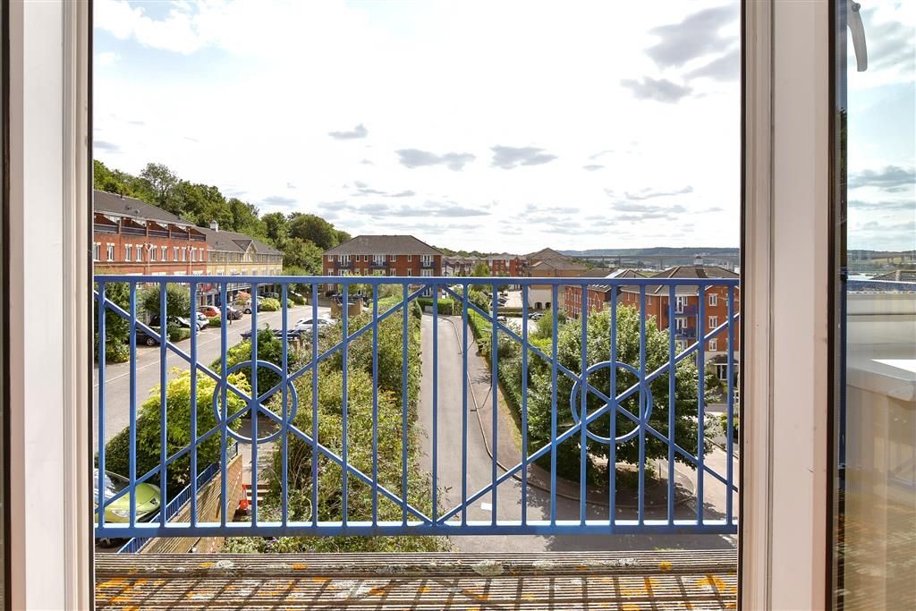 Property photo 3 of 9 Balcony