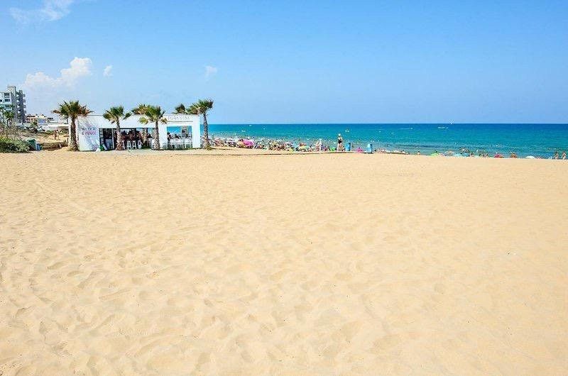 Property photo 2 of 27