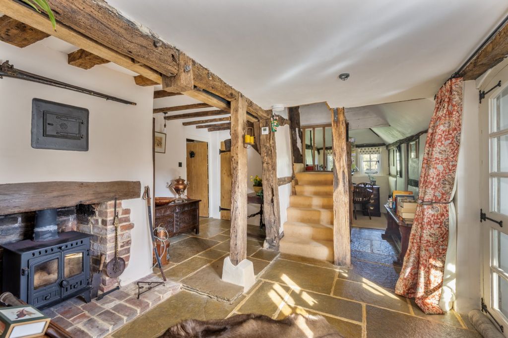Property photo 3 of 19 Entrance Hall