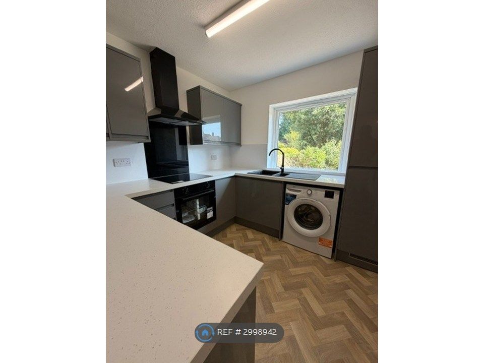 Property photo 1 of 8 Kitchen