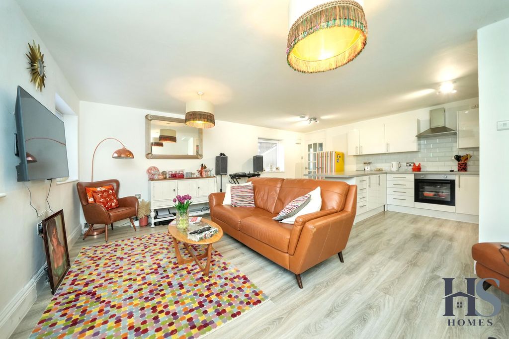 Property photo 2 of 10