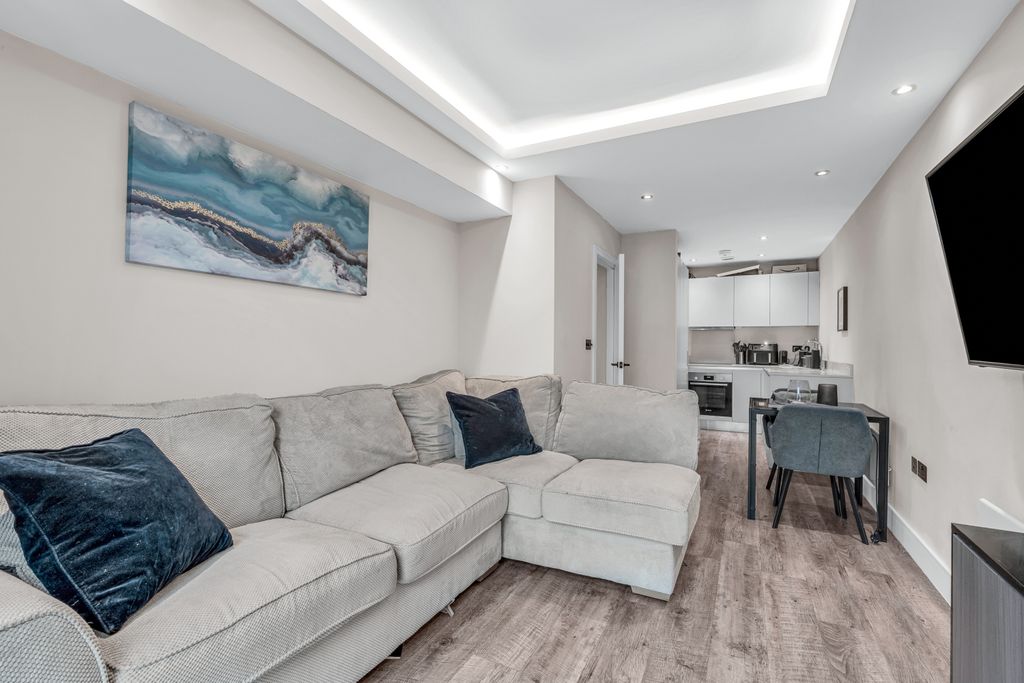 Property photo 1 of 14 Img_1931