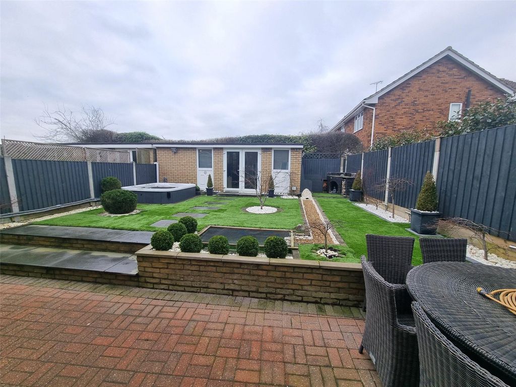 Property photo 2 of 20 Picture No. 27