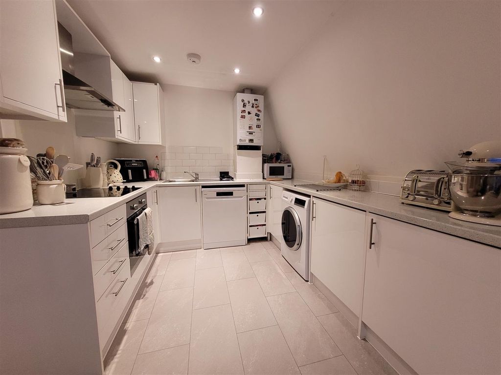 Property photo 2 of 7 Kitchen