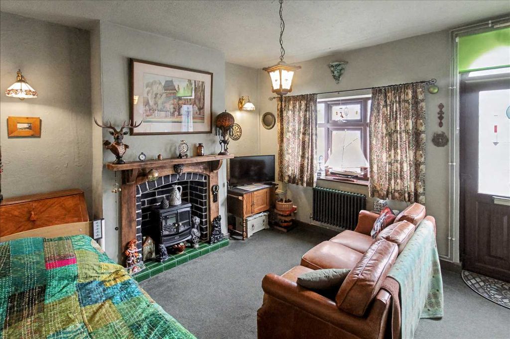 Property photo 2 of 15 Lounge