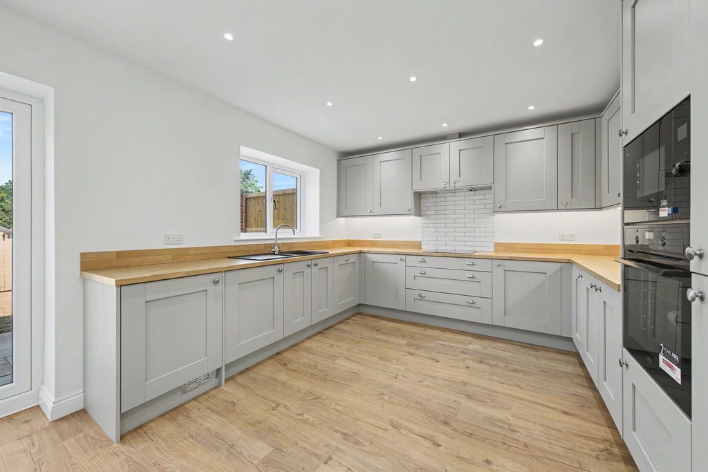 Property photo 2 of 31 Kitchen