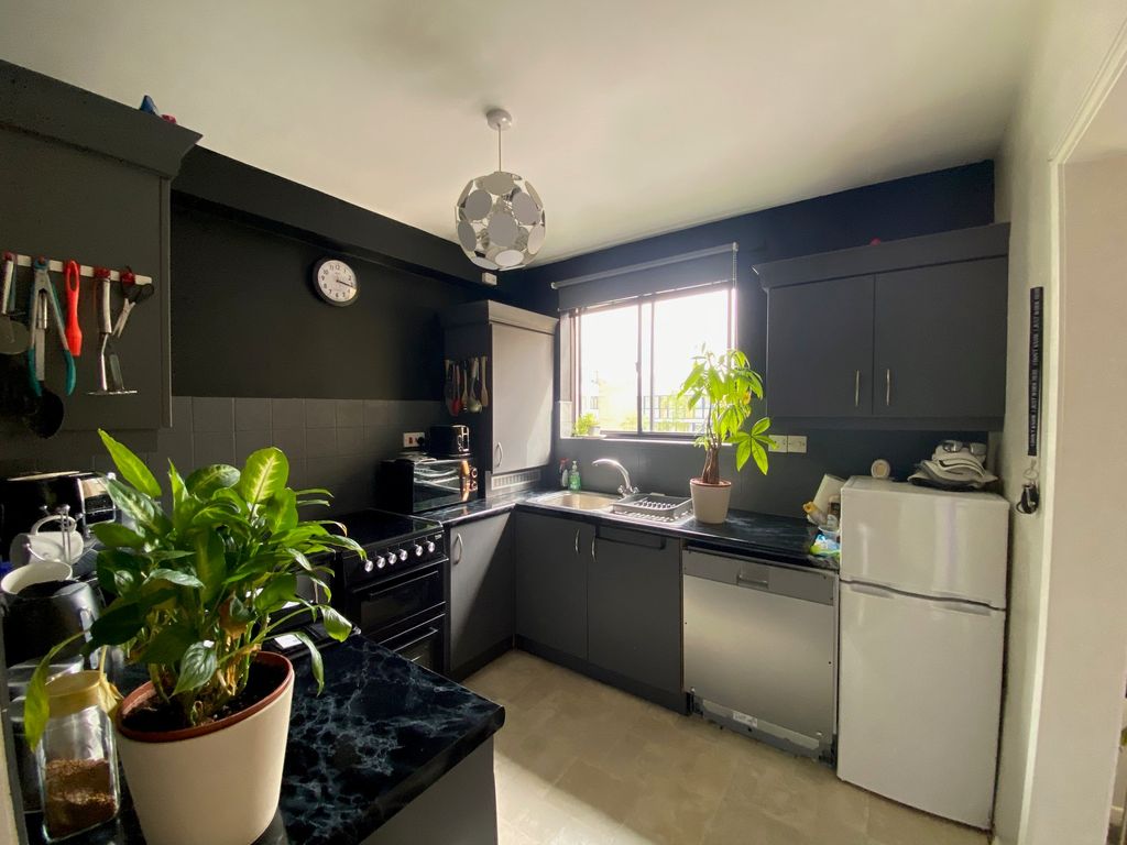 Property photo 2 of 9 4