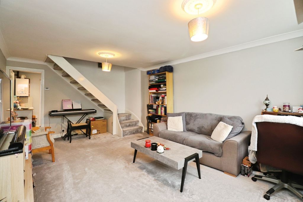 Property photo 3 of 9 Photo 2