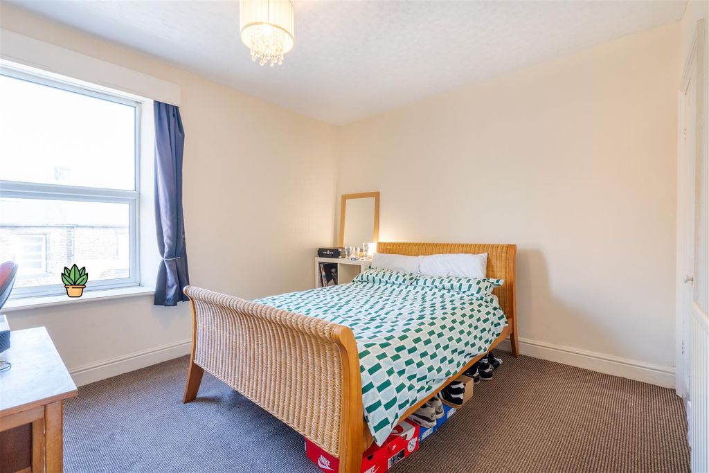 Property photo 1 of 7 15 Crookes.Jpg