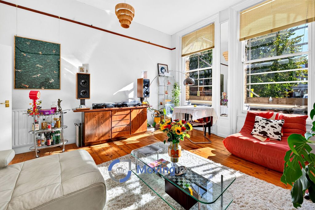 Property photo 1 of 18 Living Room