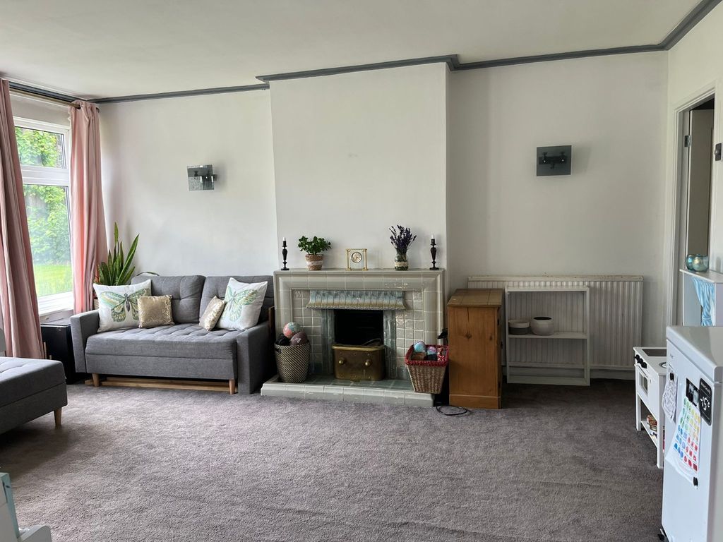 Property photo 3 of 13 4880464