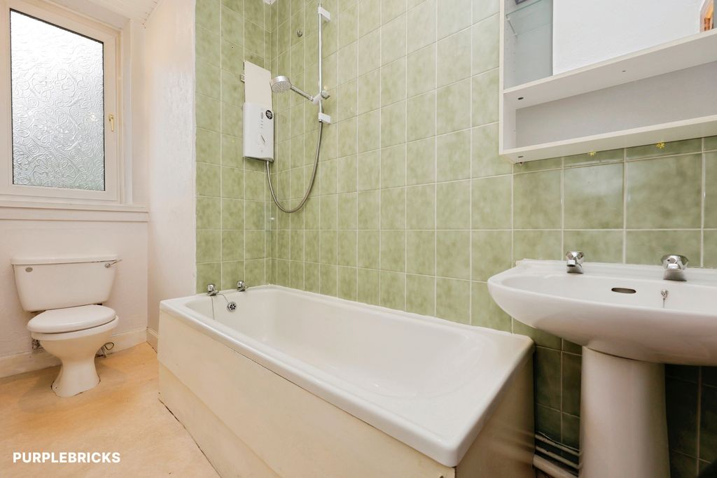 Property photo 2 of 20 Bathroom
