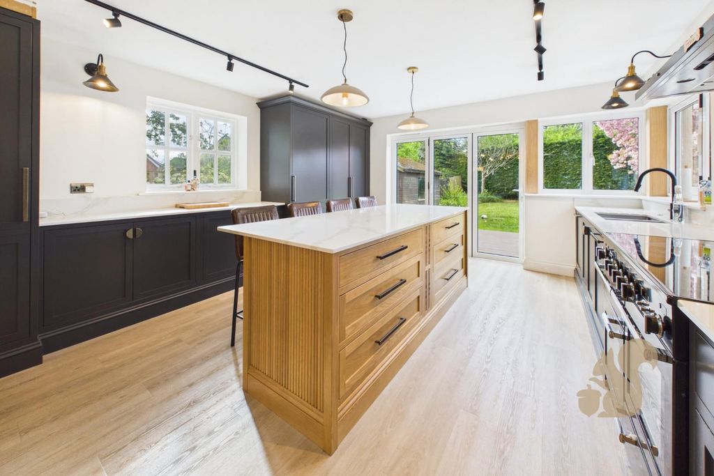 Property photo 3 of 25 Kitchen