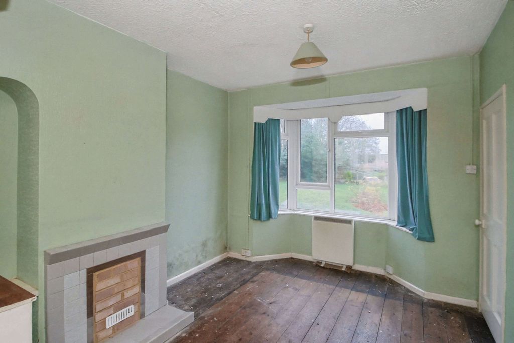 Property photo 2 of 17 2 The Crescent, Pewsey, Wiltshire, Sn9 5Dp