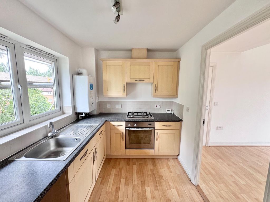 Property photo 3 of 9 Kitchen