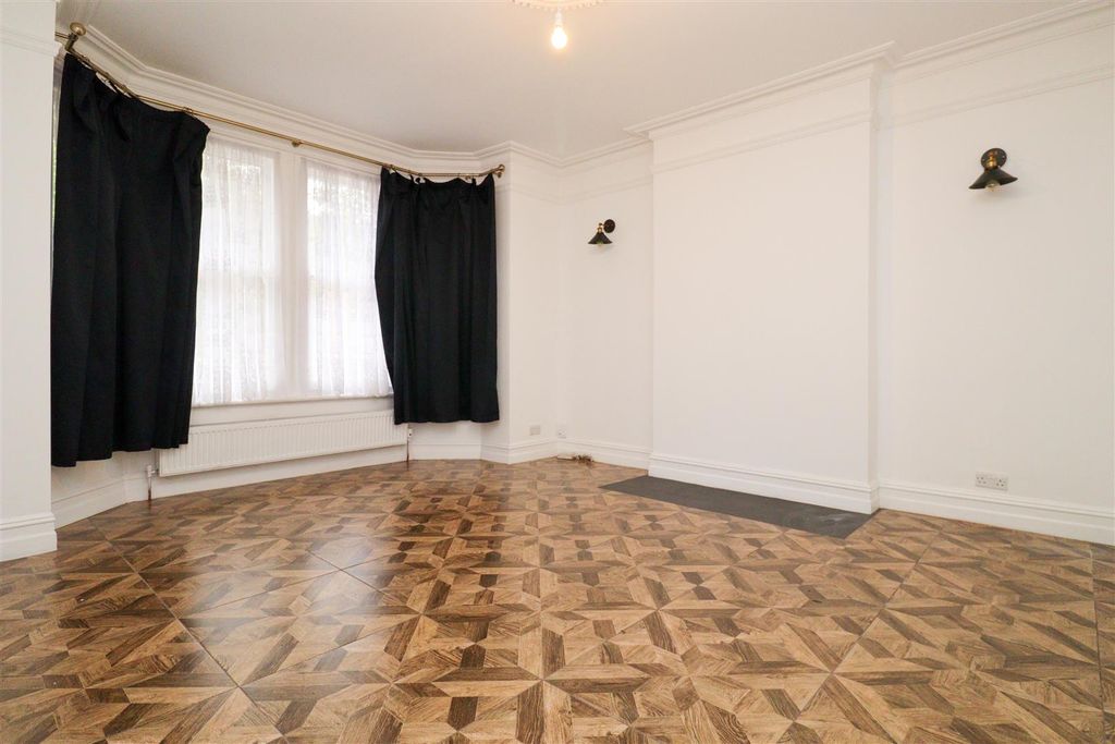 Additional image 7 of 7 bed detached house for saleSalisbury Road, Farnborough GU14