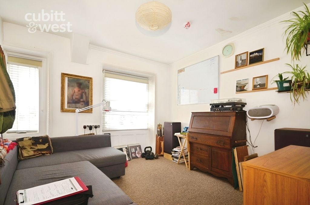 Property photo 2 of 4 Studio Area