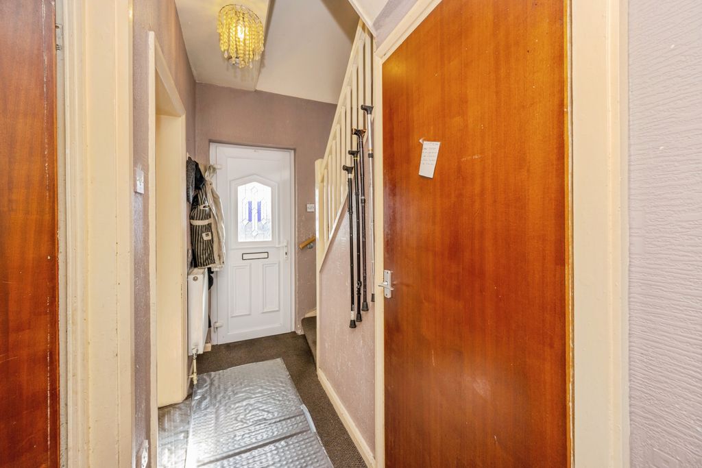 Property photo 1 of 17 Entrance Hall With Storage