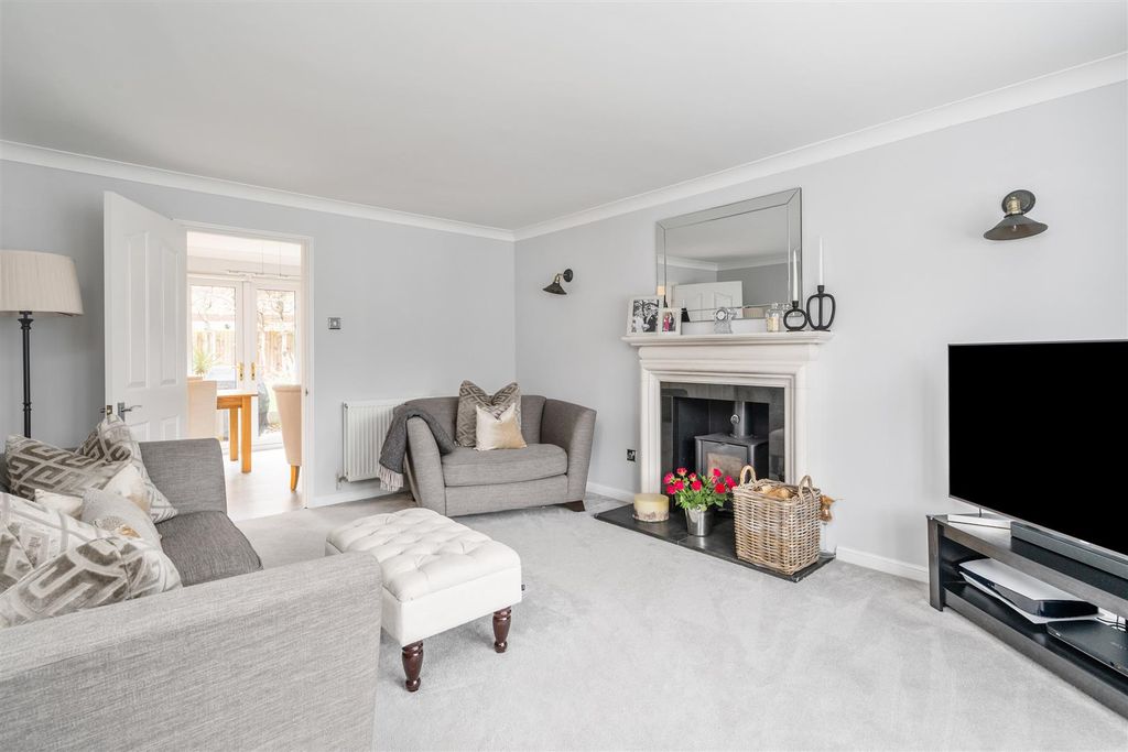 Property photo 3 of 18 2 Austcliff Drive_8.Jpg