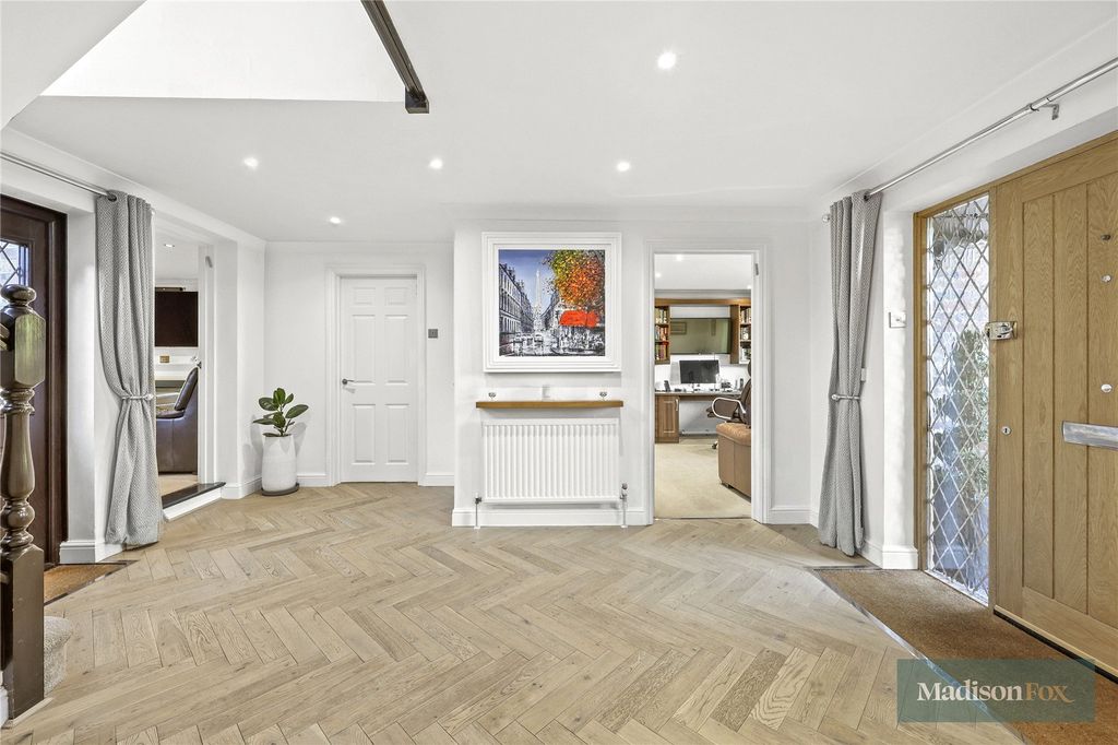 Property photo 2 of 31 Picture No. 14