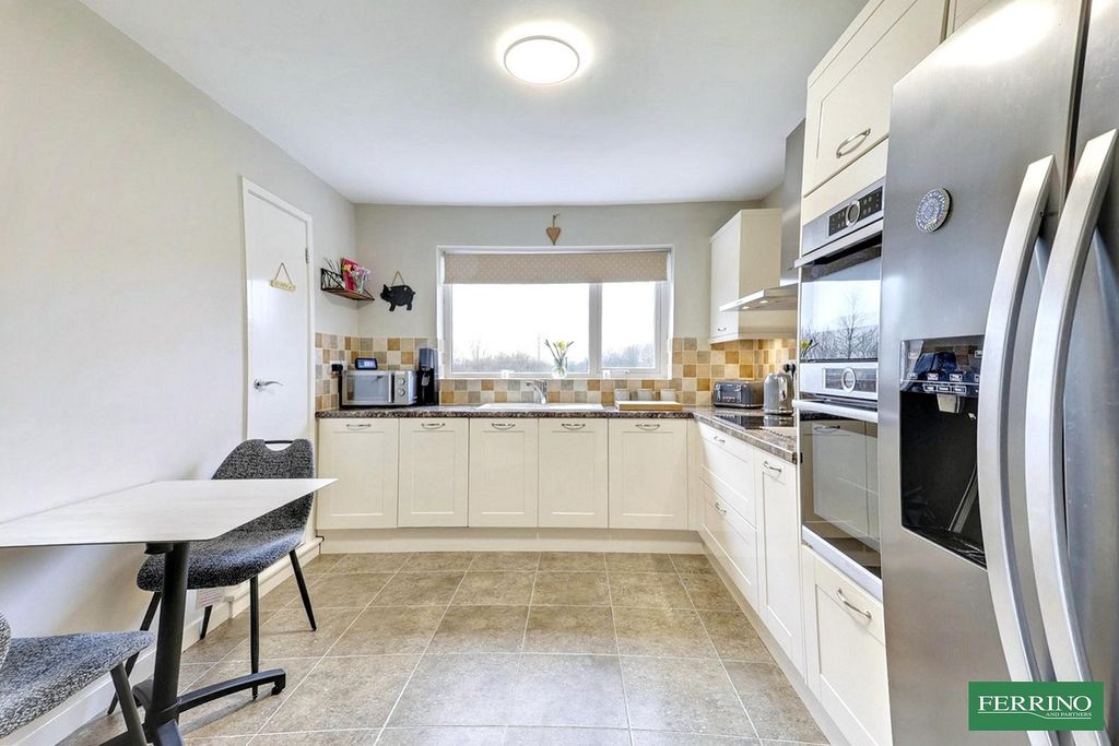 Property photo 3 of 33 Kitchen Breakfast Room