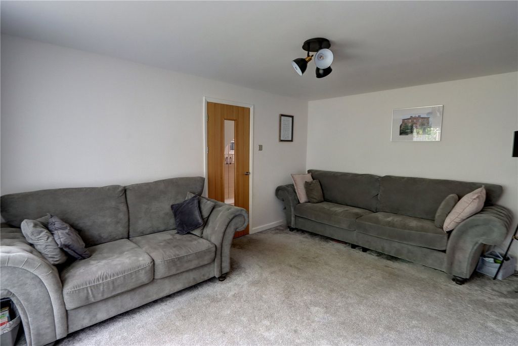 Property photo 3 of 16 Picture No. 02