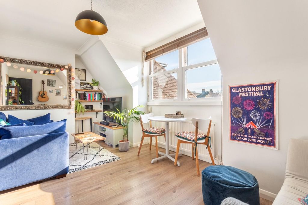 Property photo 3 of 18 Stanford Avenue-2.Jpg