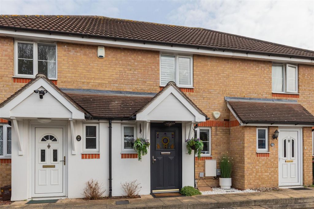 Property photo 1 of 21 Finch Gardens, E4