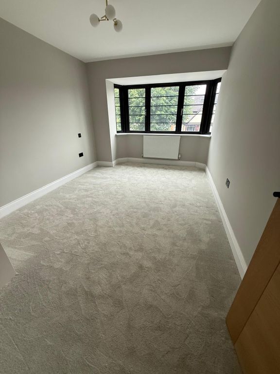 Property photo 1 of 5 Two Bedroom Flat (First Floor) In Greenford Avenue W7 1Jj