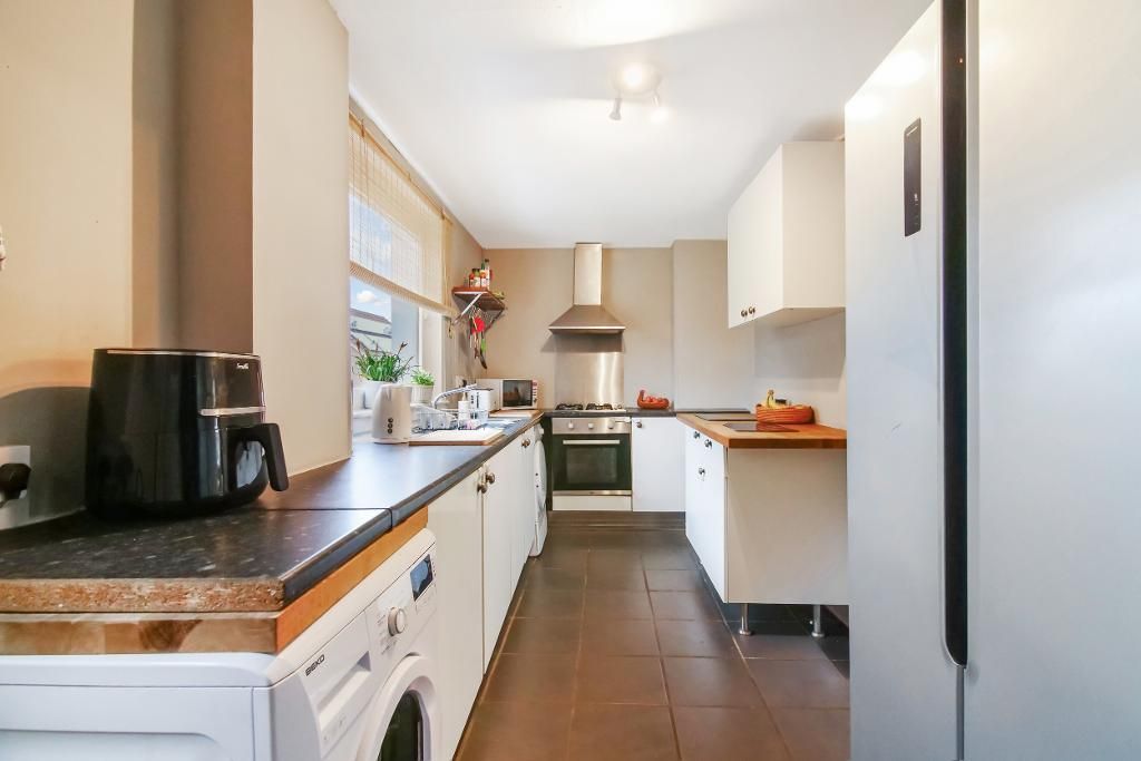 Property photo 3 of 21 Kitchen